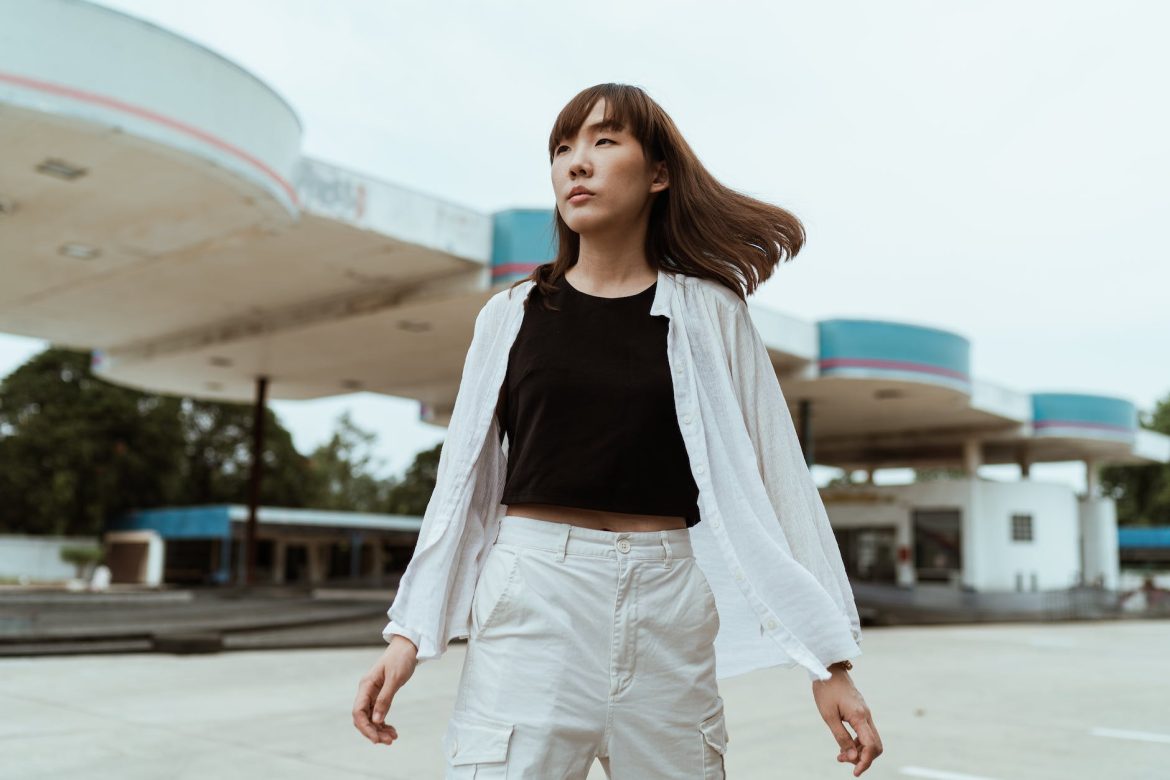 yaz sezonu trendleri plajdan sehre erkek giyimde neler populer